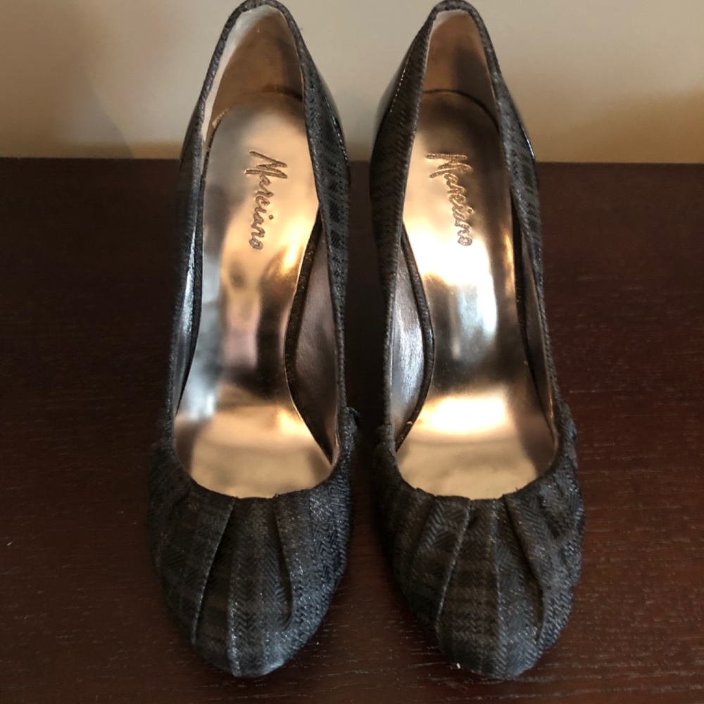 Heels - Picture 2 of 3